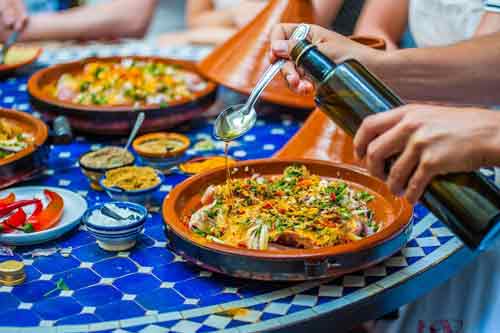 VISITEZ UN SOUK ET PRÉPAREZ UN TAJINE 
